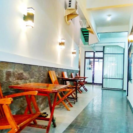 Hotel Keluarga Djagalan Raya 泗水 外观 照片