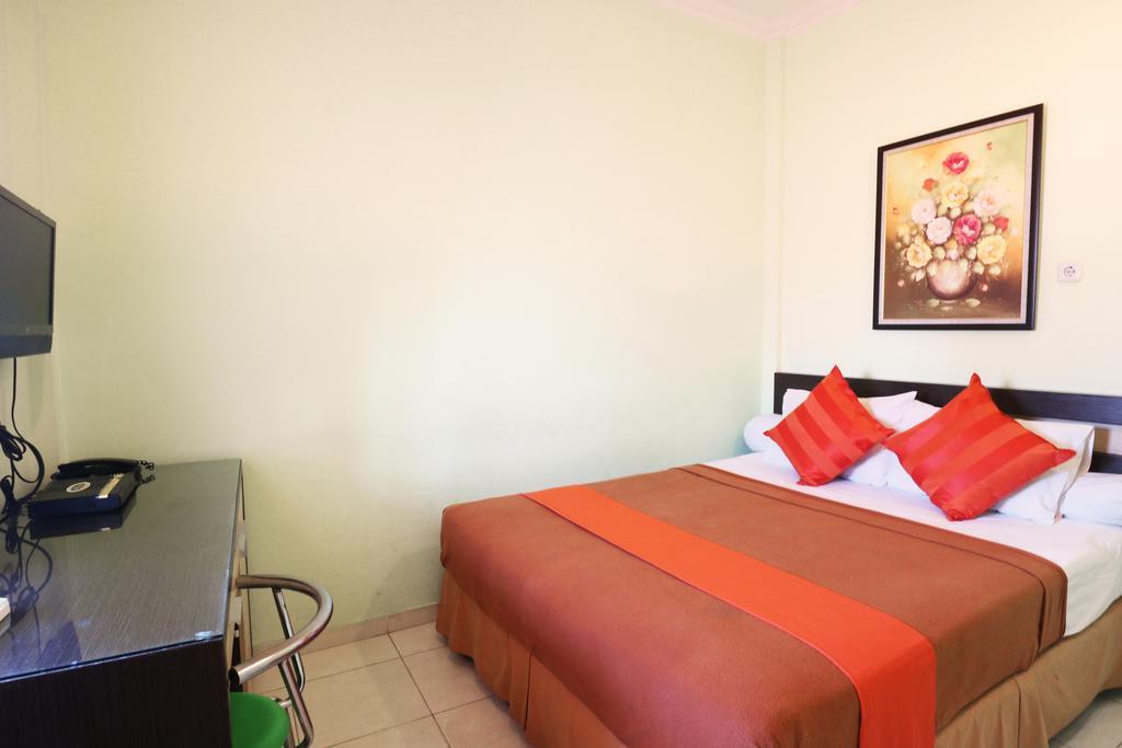 Hotel Keluarga Djagalan Raya 泗水 外观 照片