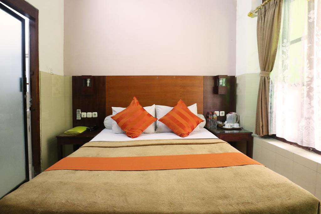 Hotel Keluarga Djagalan Raya 泗水 外观 照片