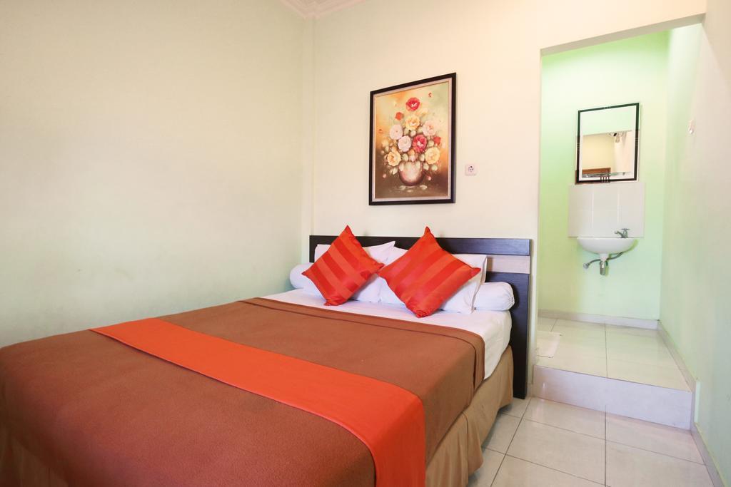 Hotel Keluarga Djagalan Raya 泗水 外观 照片