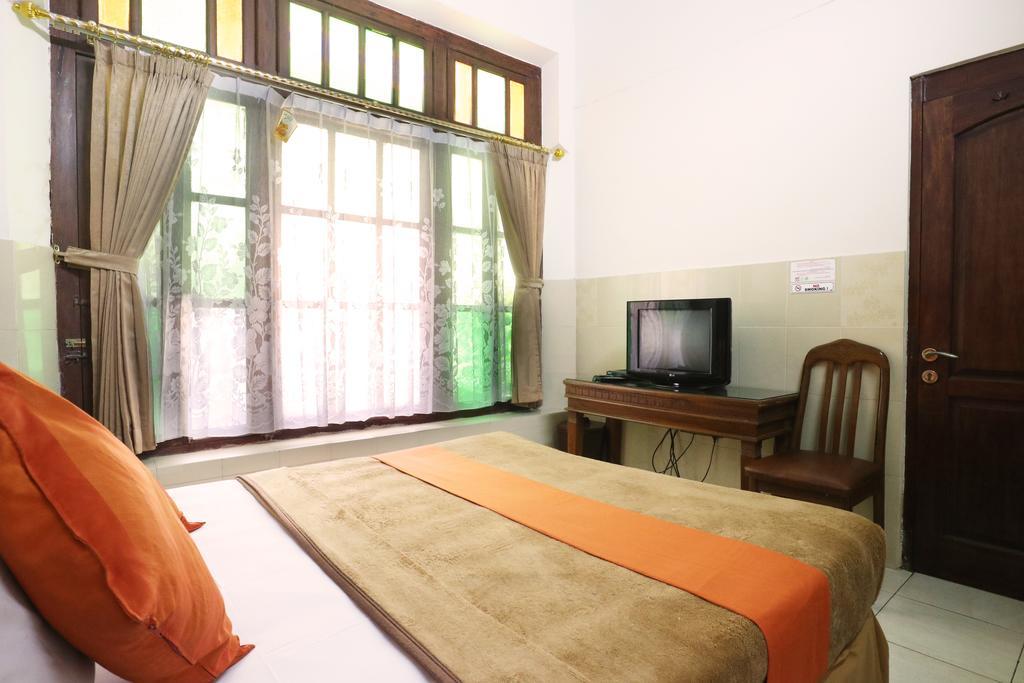 Hotel Keluarga Djagalan Raya 泗水 外观 照片
