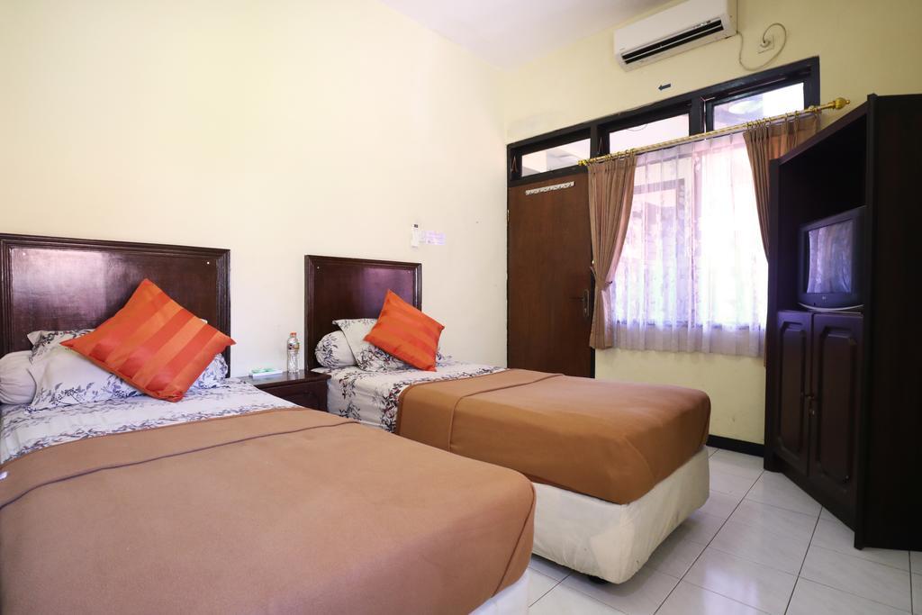 Hotel Keluarga Djagalan Raya 泗水 外观 照片