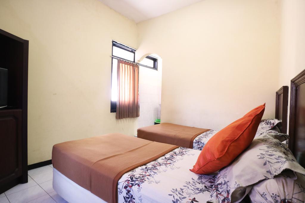 Hotel Keluarga Djagalan Raya 泗水 外观 照片