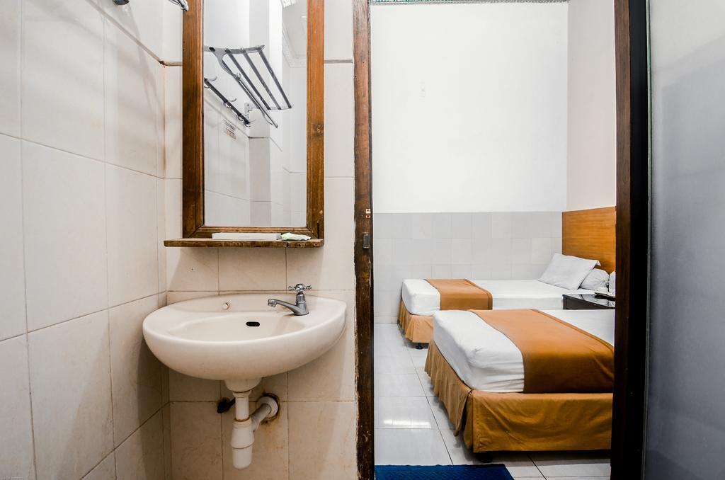 Hotel Keluarga Djagalan Raya 泗水 外观 照片