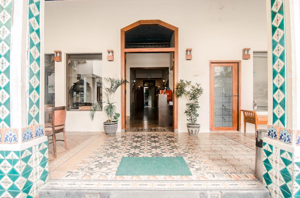 Hotel Keluarga Djagalan Raya 泗水 外观 照片