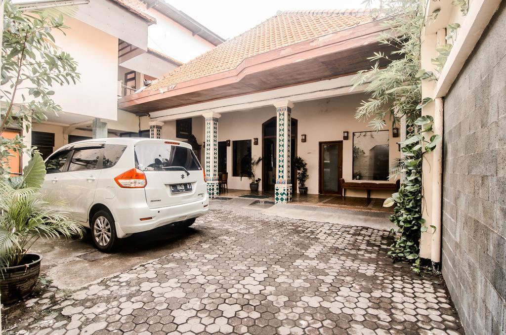 Hotel Keluarga Djagalan Raya 泗水 外观 照片
