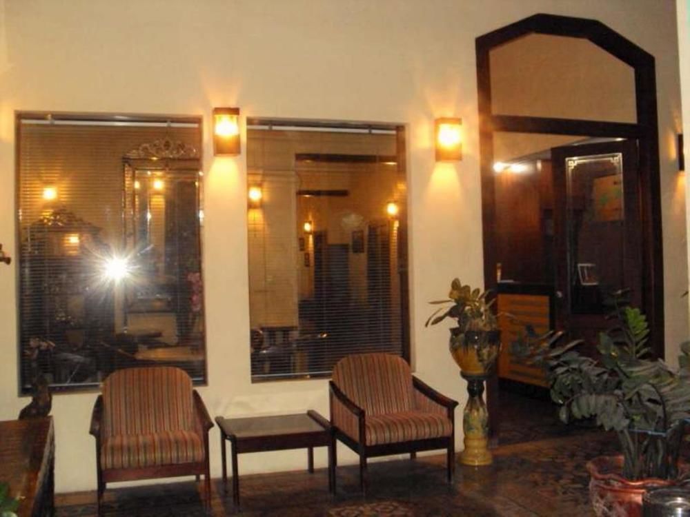 Hotel Keluarga Djagalan Raya 泗水 外观 照片