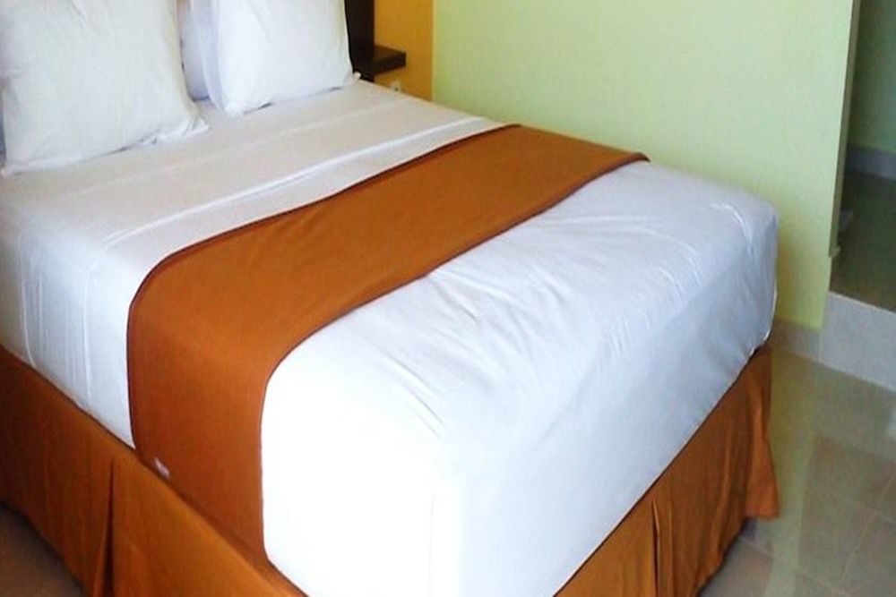 Hotel Keluarga Djagalan Raya 泗水 外观 照片