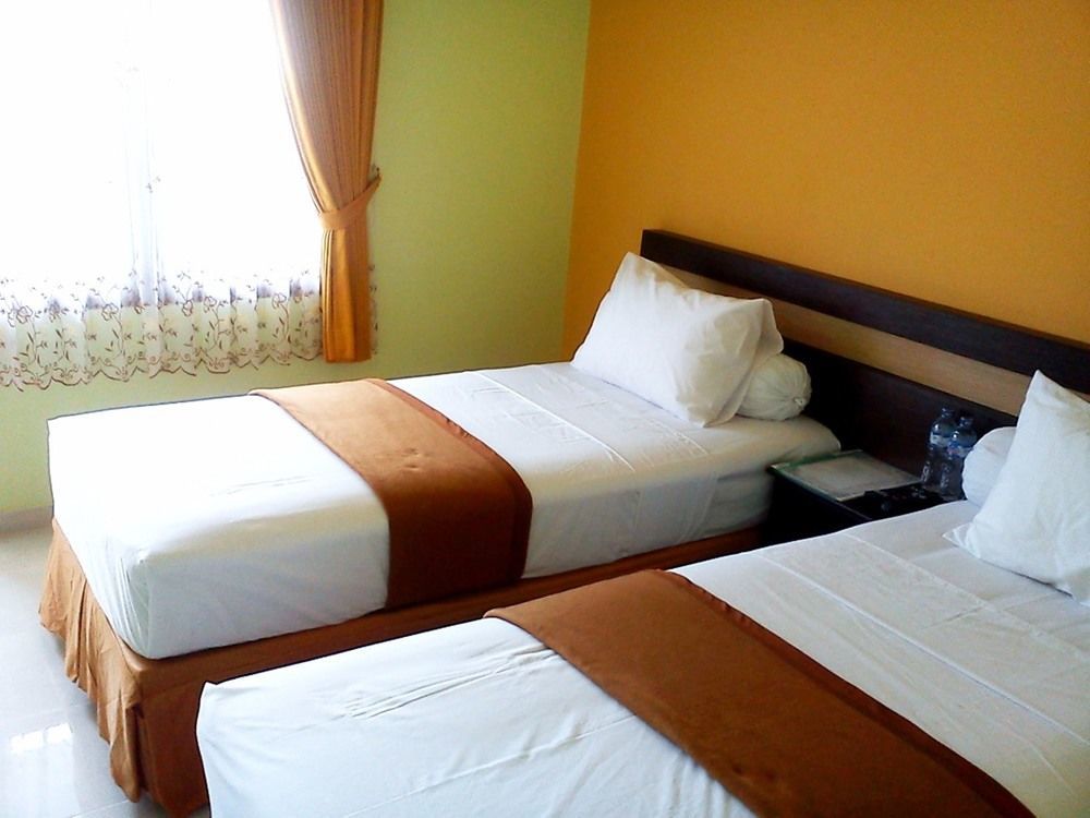 Hotel Keluarga Djagalan Raya 泗水 外观 照片