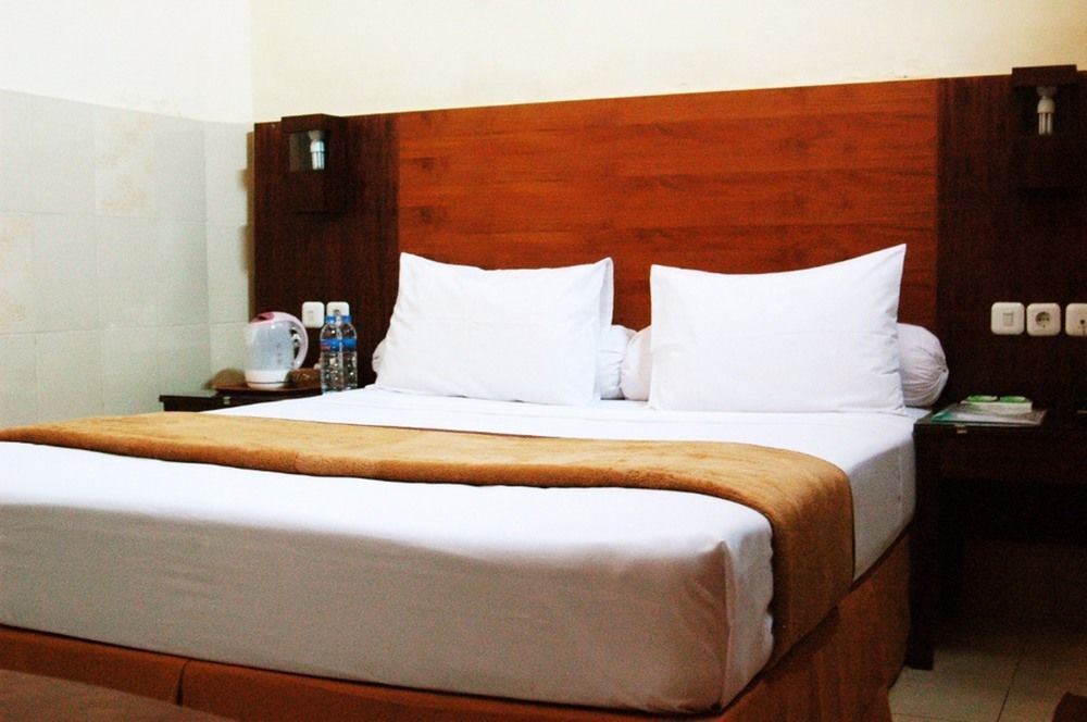 Hotel Keluarga Djagalan Raya 泗水 外观 照片