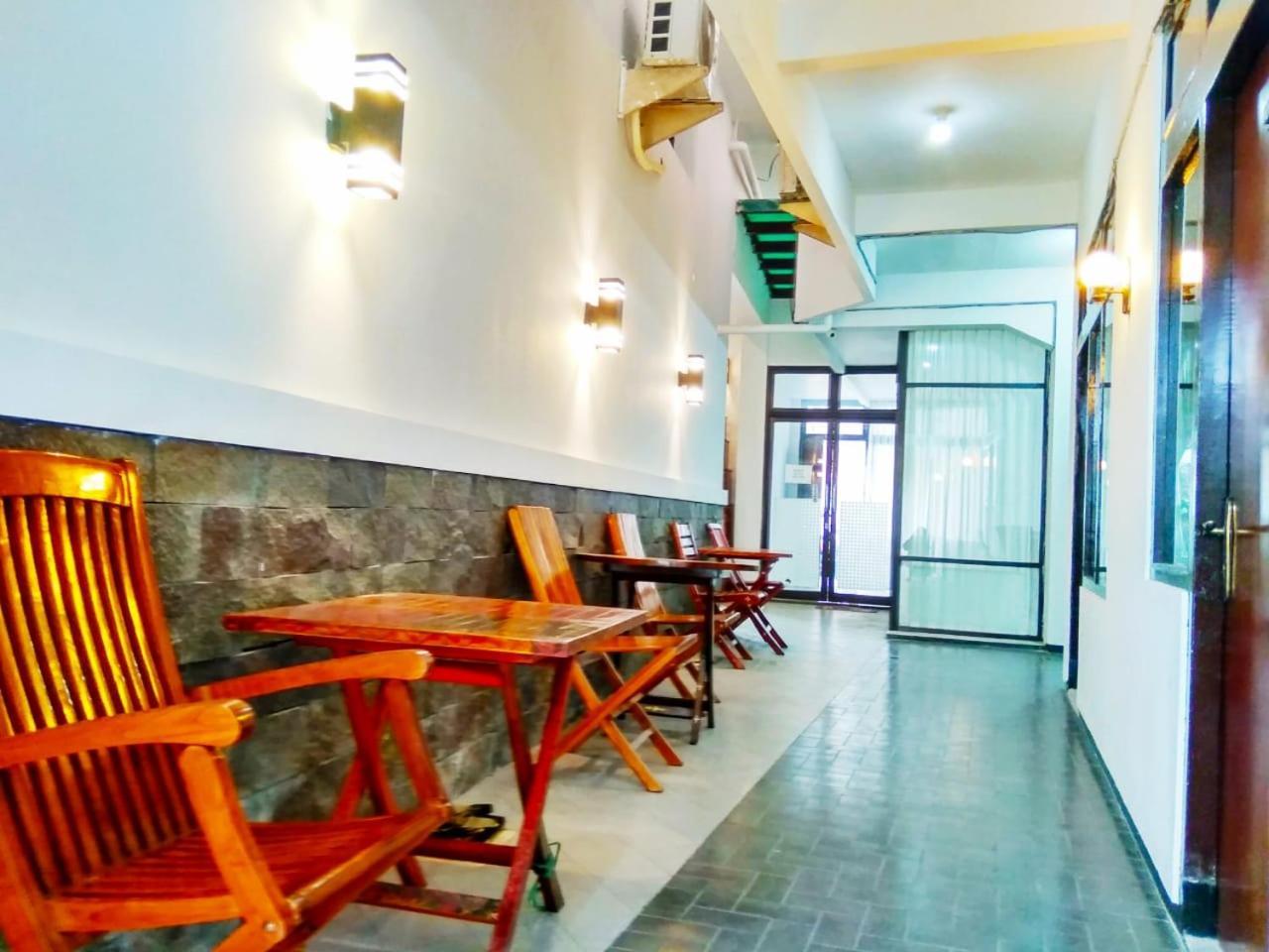 Hotel Keluarga Djagalan Raya 泗水 外观 照片