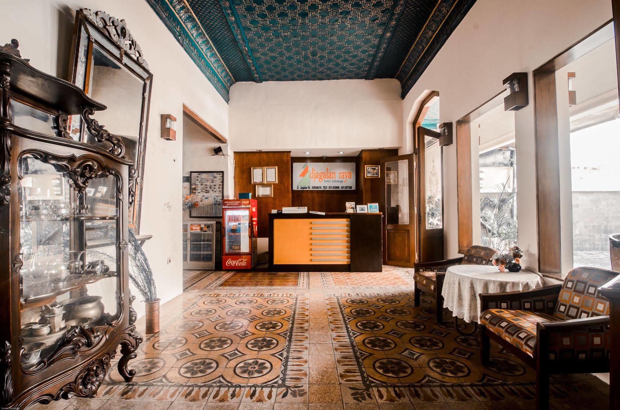 Hotel Keluarga Djagalan Raya 泗水 外观 照片