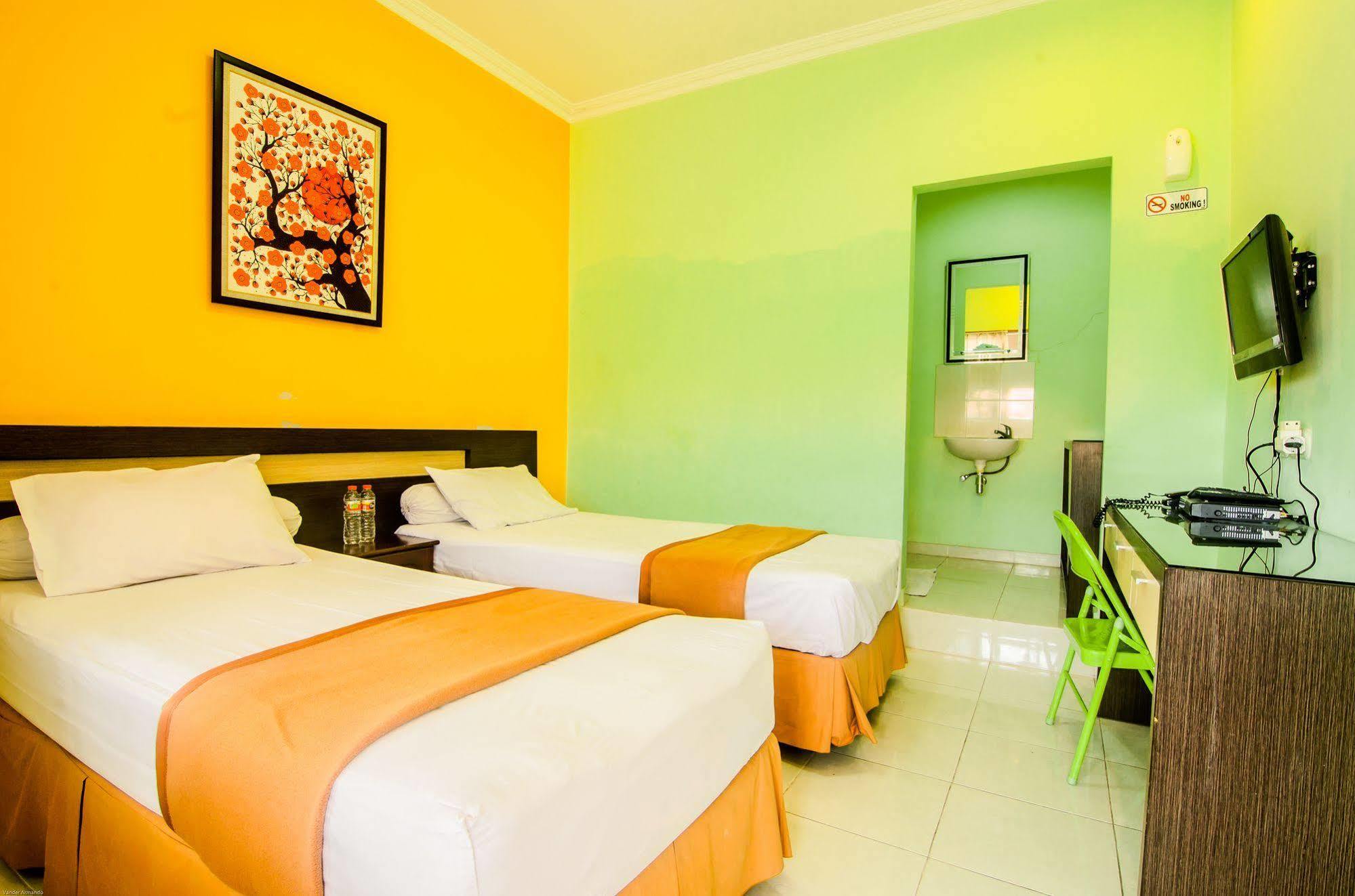 Hotel Keluarga Djagalan Raya 泗水 外观 照片