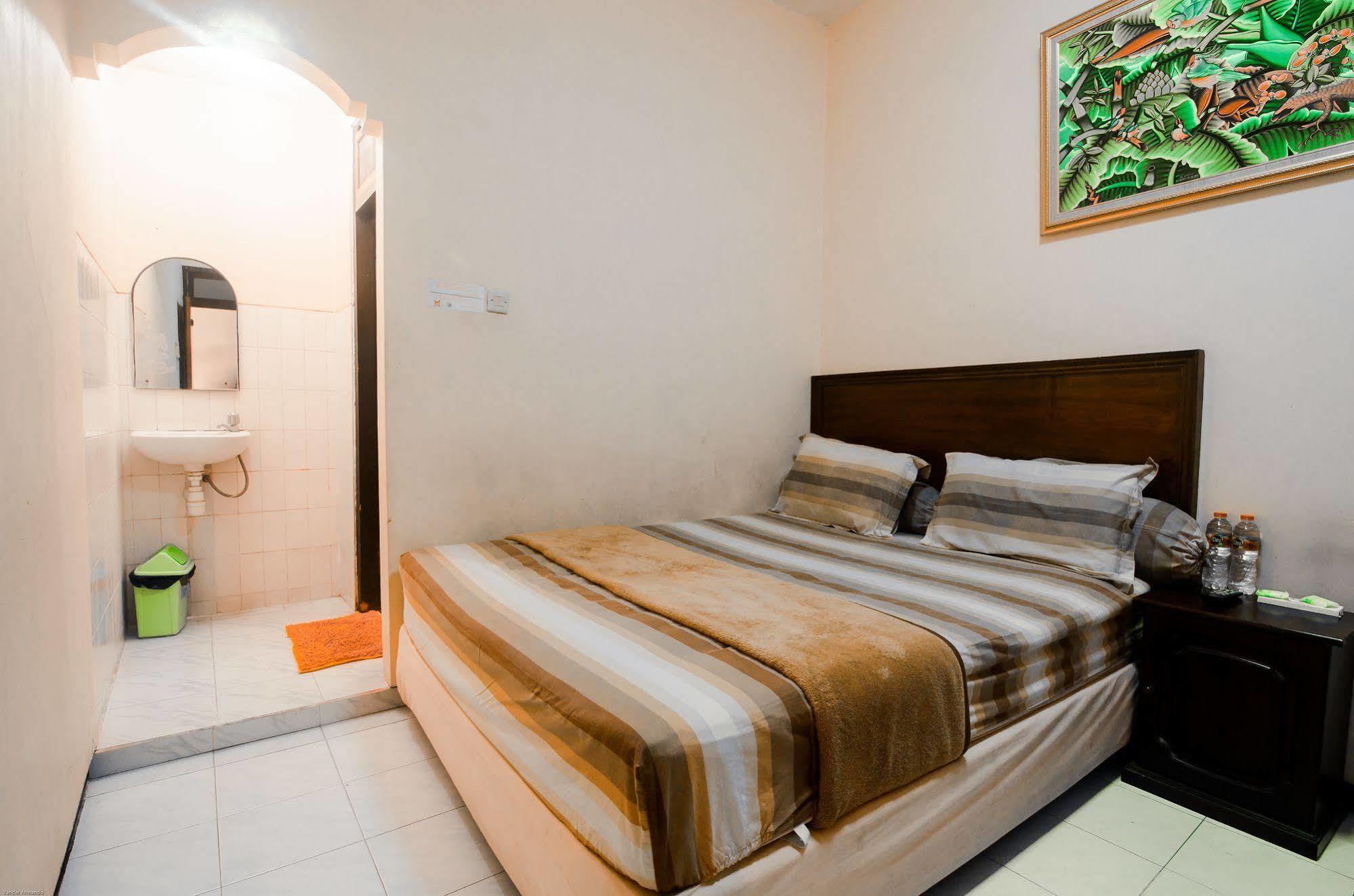 Hotel Keluarga Djagalan Raya 泗水 外观 照片