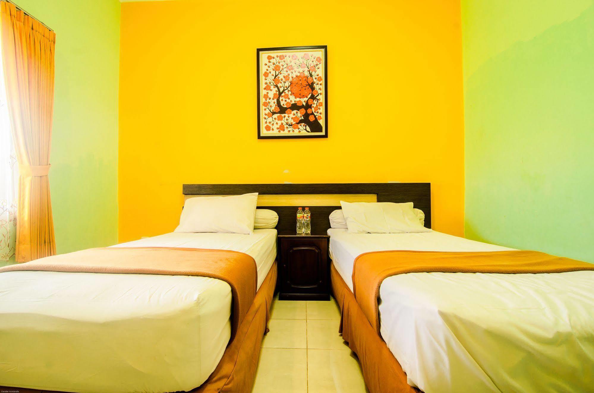 Hotel Keluarga Djagalan Raya 泗水 外观 照片