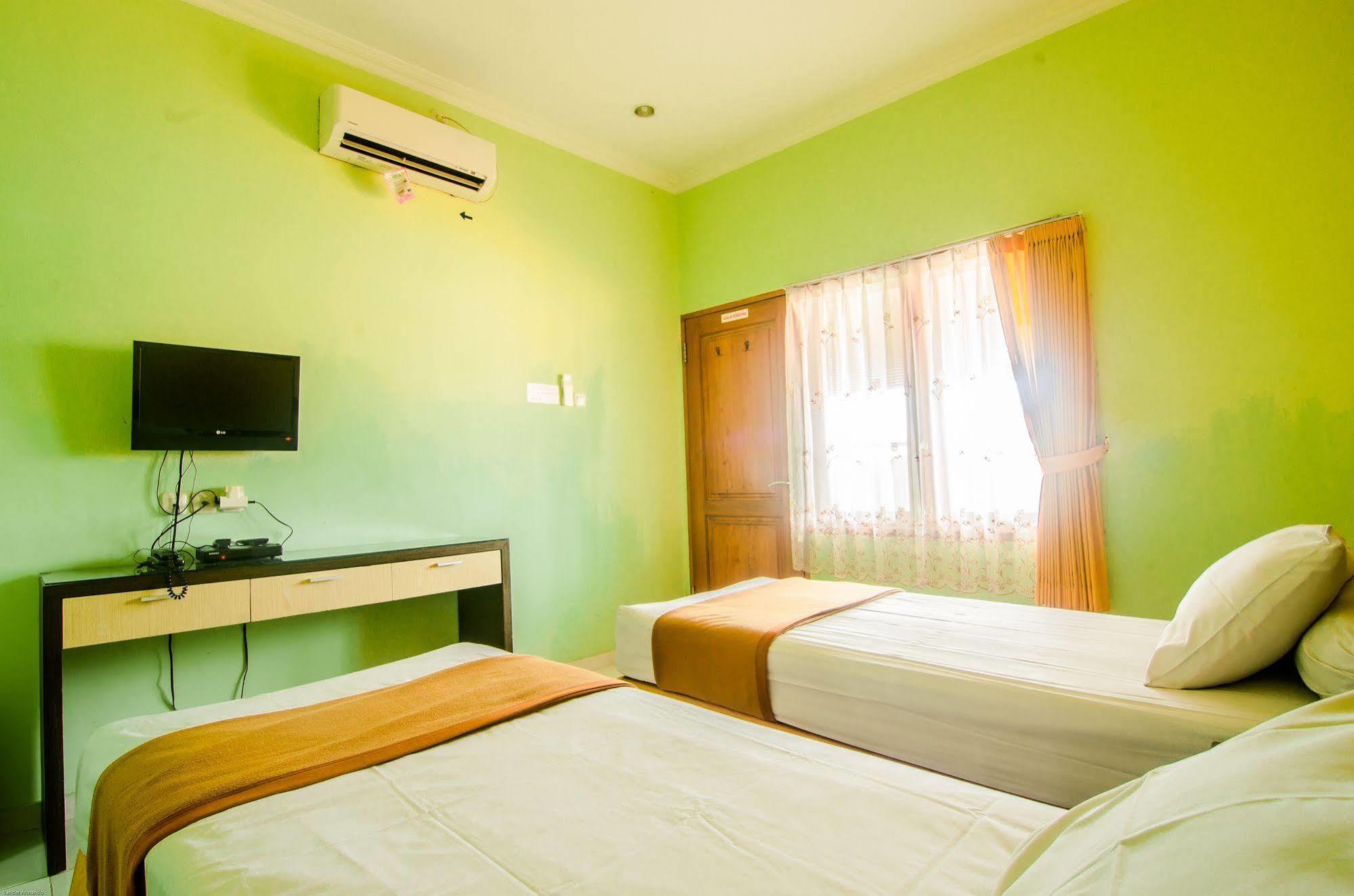 Hotel Keluarga Djagalan Raya 泗水 外观 照片
