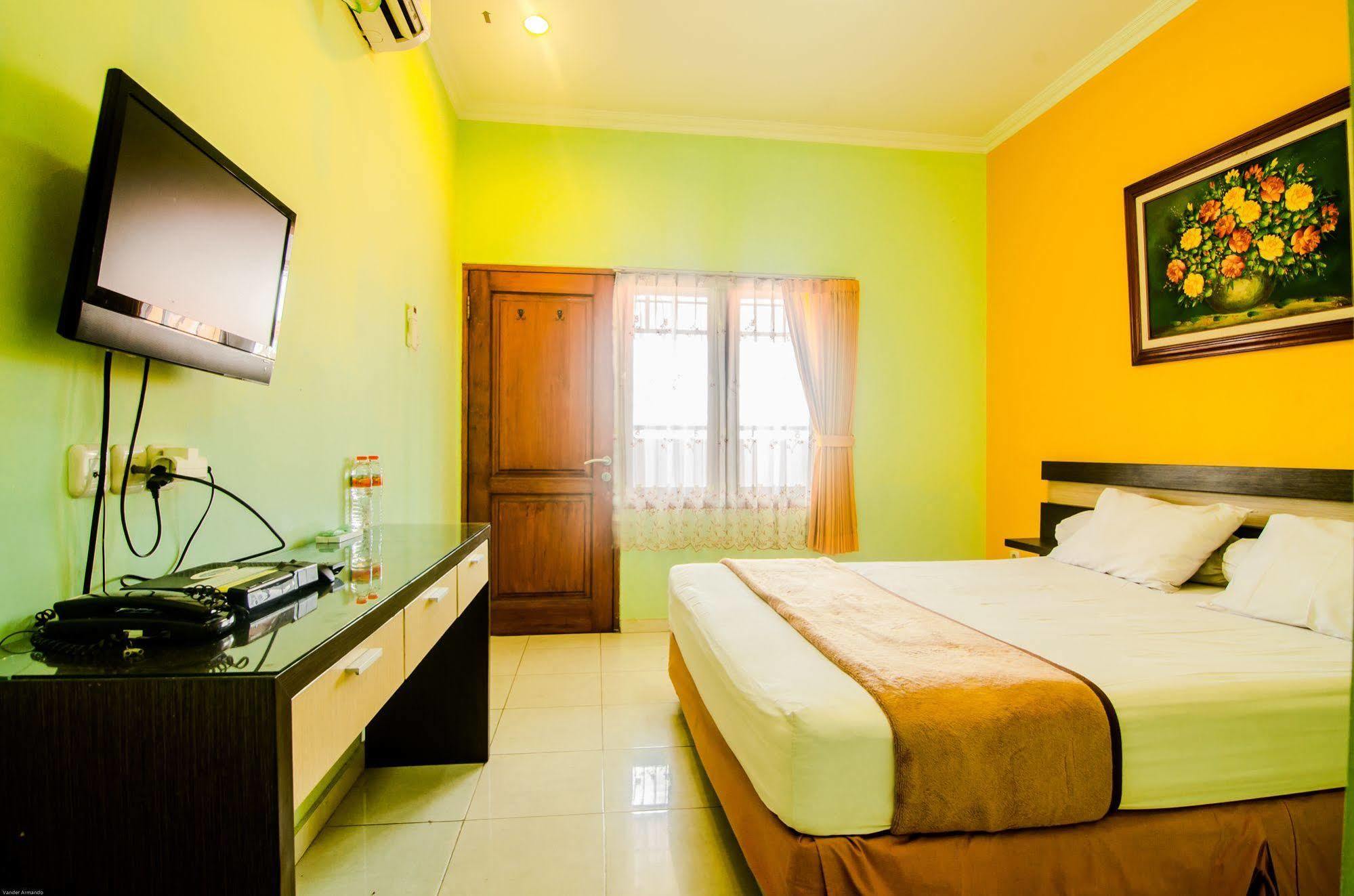 Hotel Keluarga Djagalan Raya 泗水 外观 照片