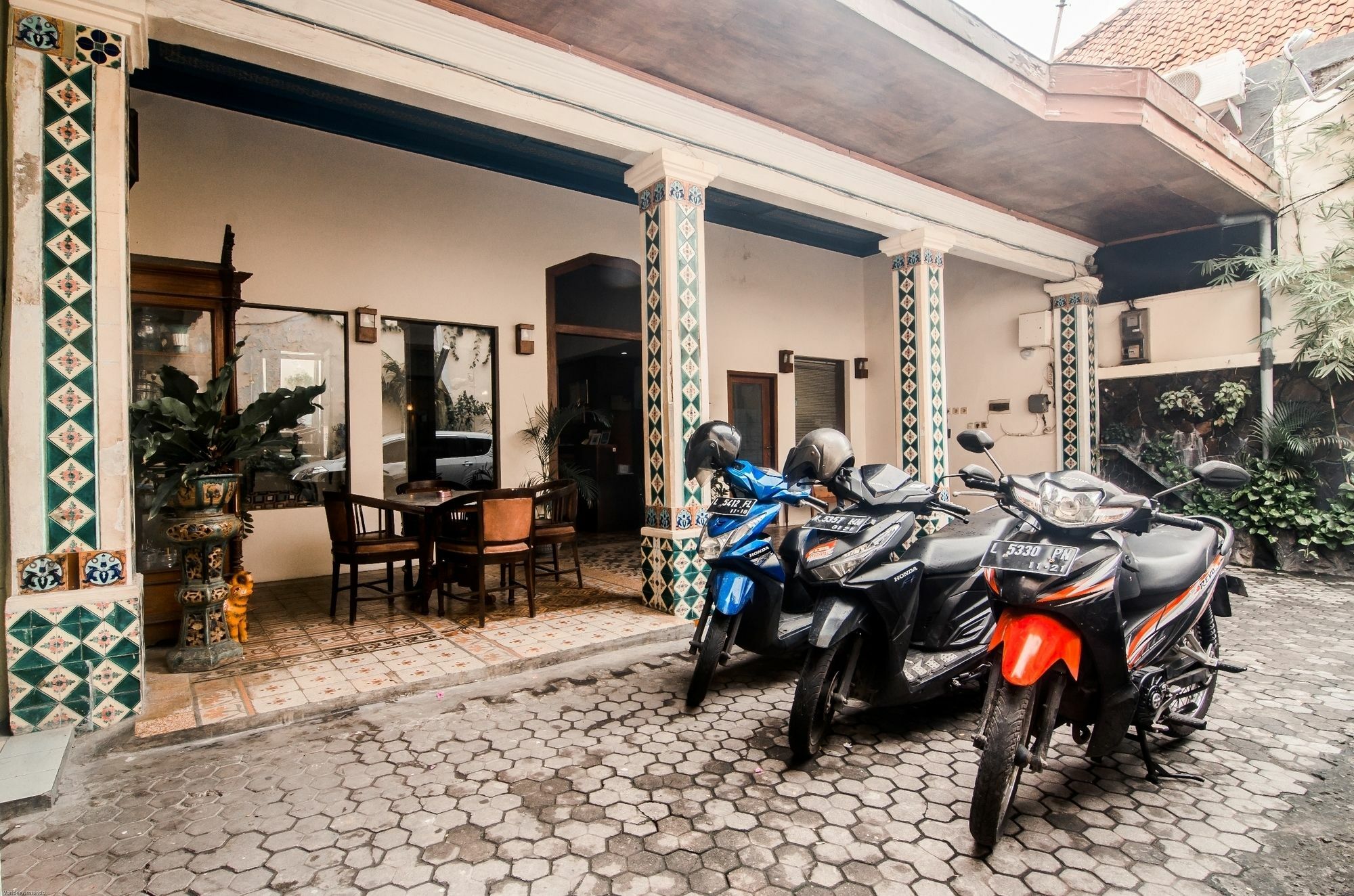 Hotel Keluarga Djagalan Raya 泗水 外观 照片